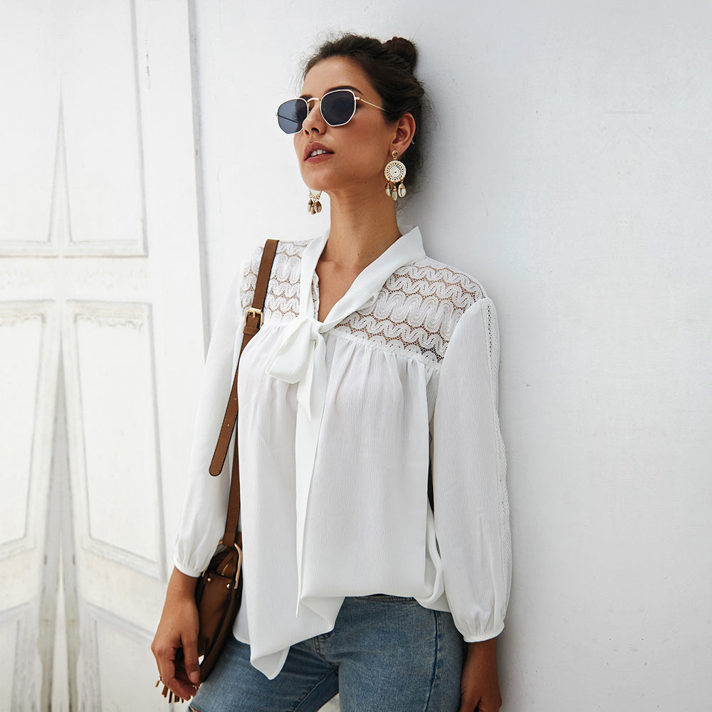 Blouse fluide à nœud col et empiècement dentelle