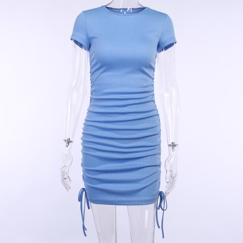 Robe courte ajustée à fronces latérales