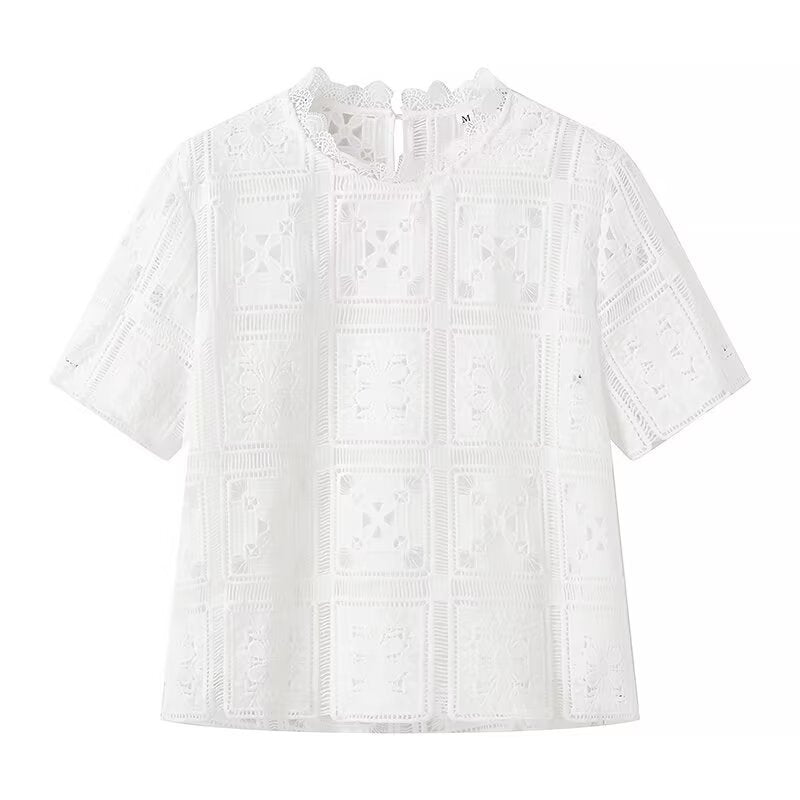 ensemble raffiné à broderie ajourée et coupe droite