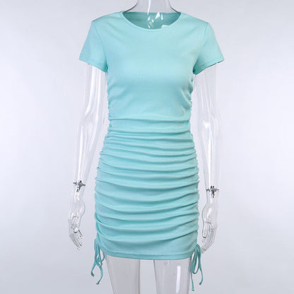 Robe courte ajustée à fronces latérales