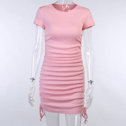 Robe courte ajustée à fronces latérales