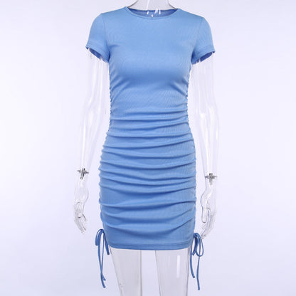 Robe courte ajustée à fronces latérales