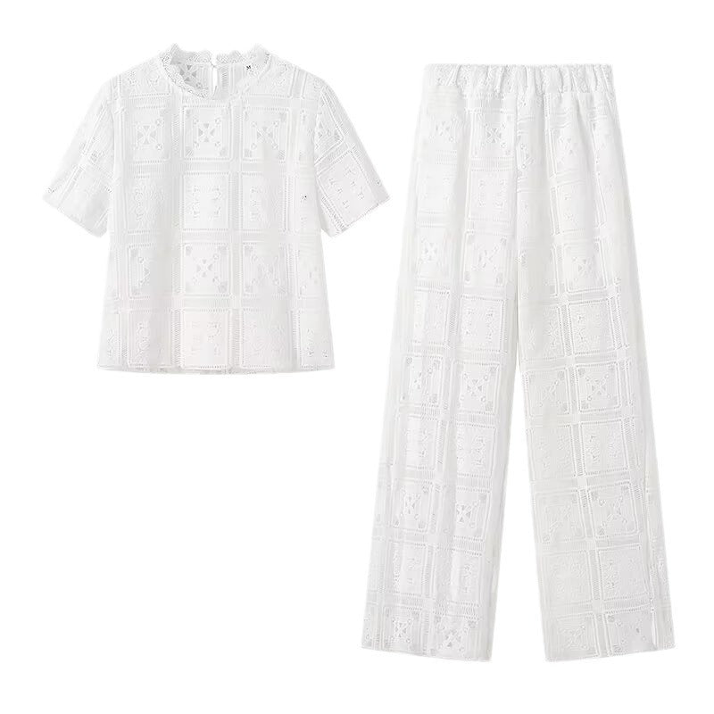 ensemble raffiné à broderie ajourée et coupe droite