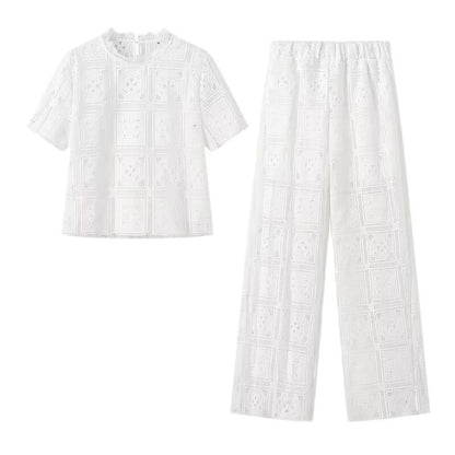 ensemble raffiné à broderie ajourée et coupe droite
