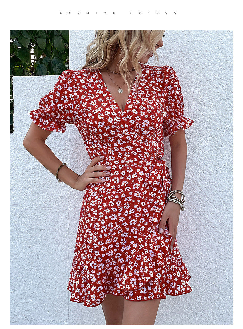 Robe courte portefeuille à volants fleuris