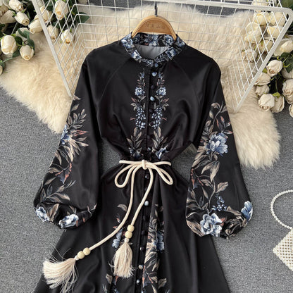 Robe longue imprimée style rétro ceinturée