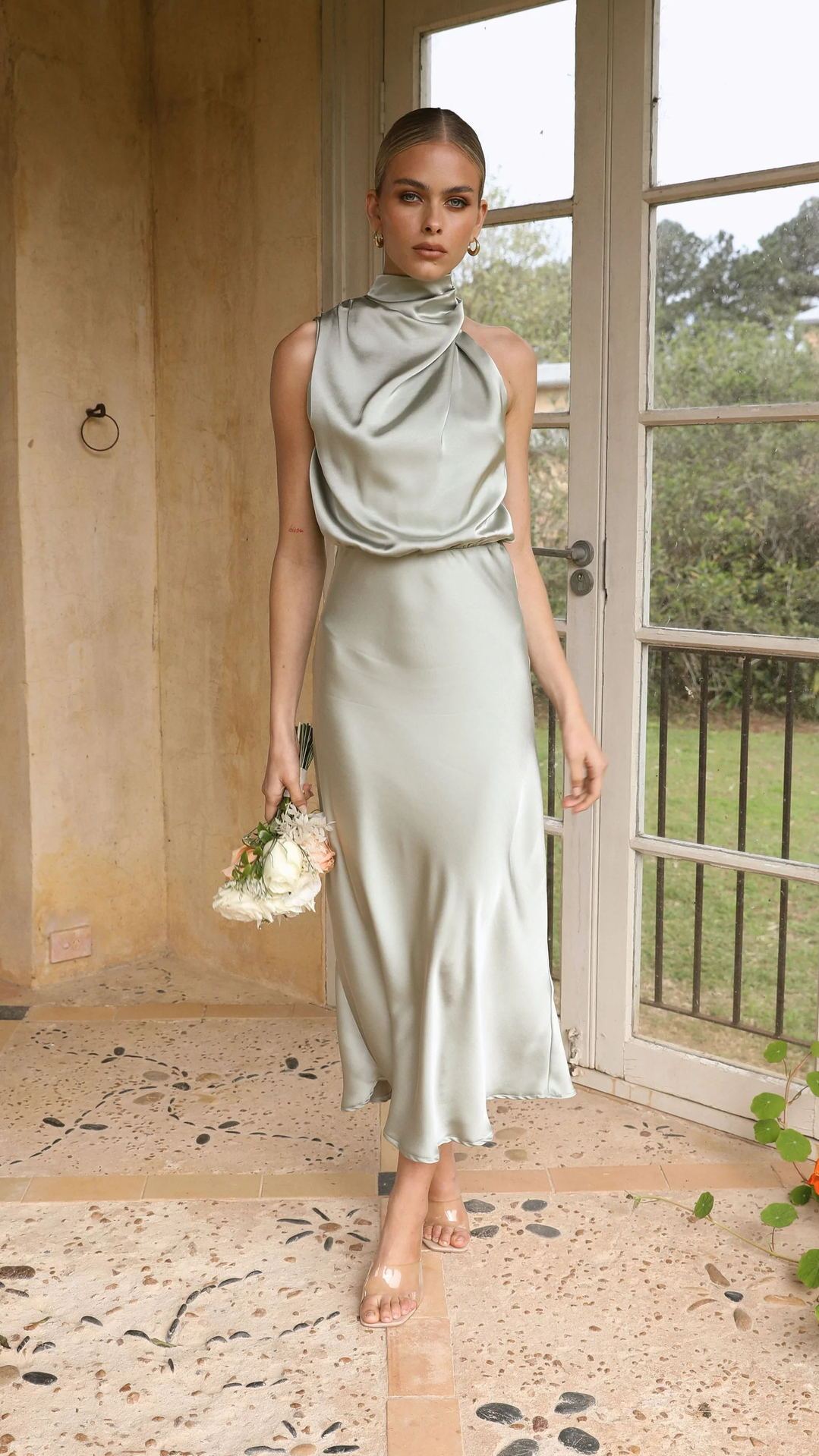 Robe élégante femme col montant fluide