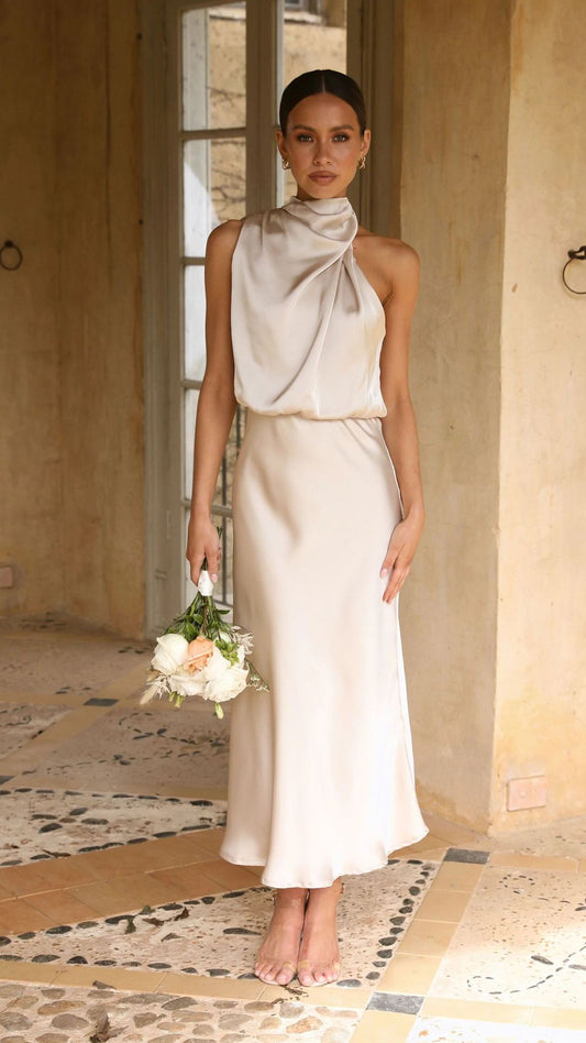 Robe élégante femme col montant fluide