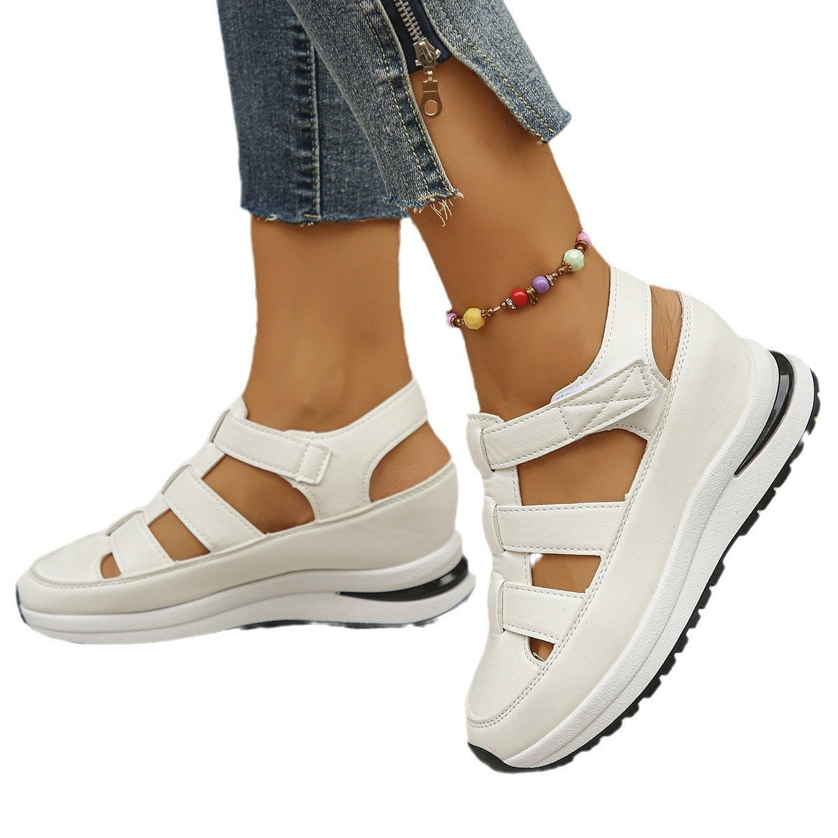 Chaussures sportives à découpes