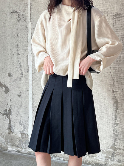 Blouse texturée à col noué élégant