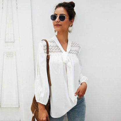 Blouse fluide à nœud col et empiècement dentelle
