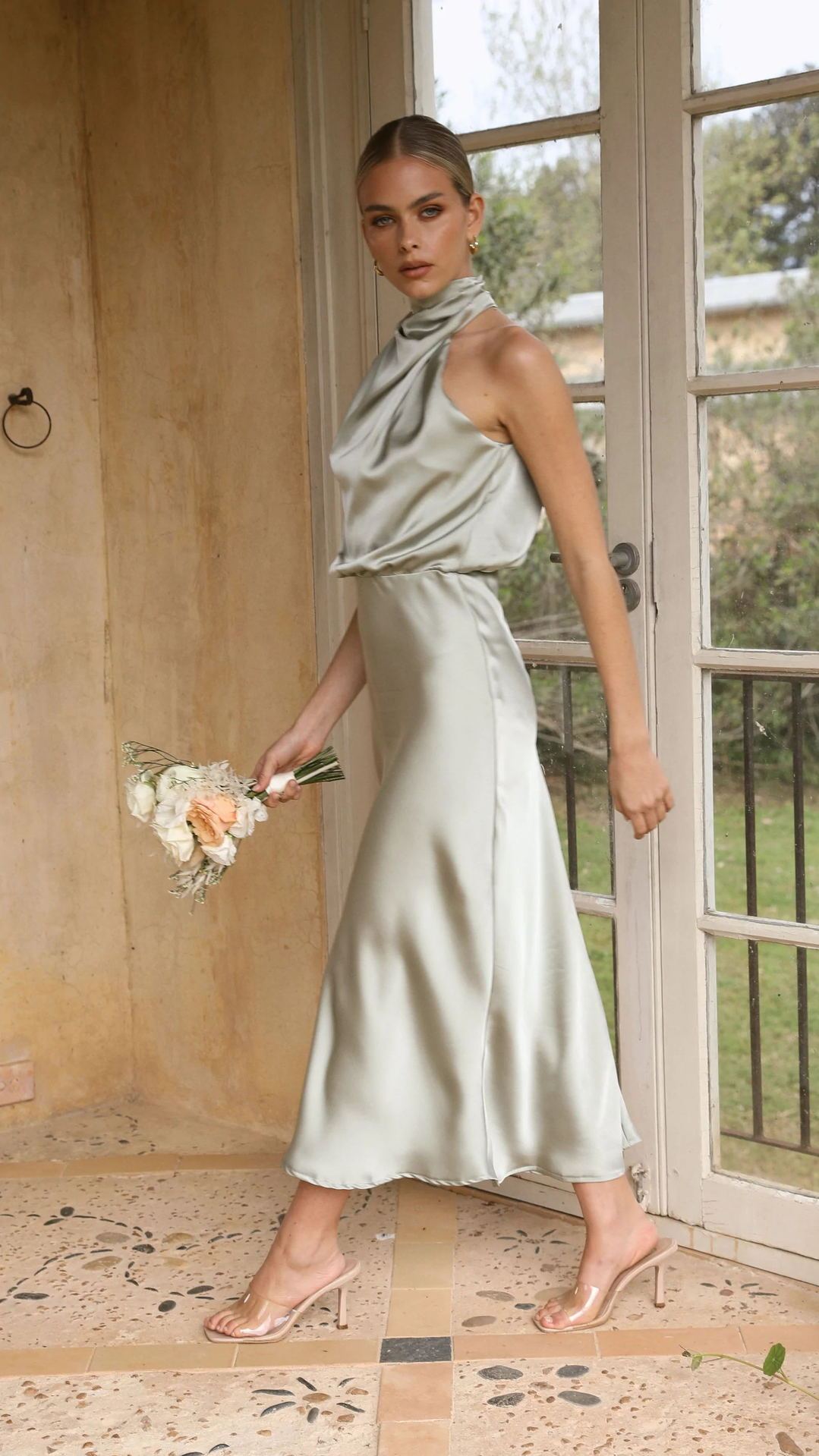 Robe élégante femme col montant fluide