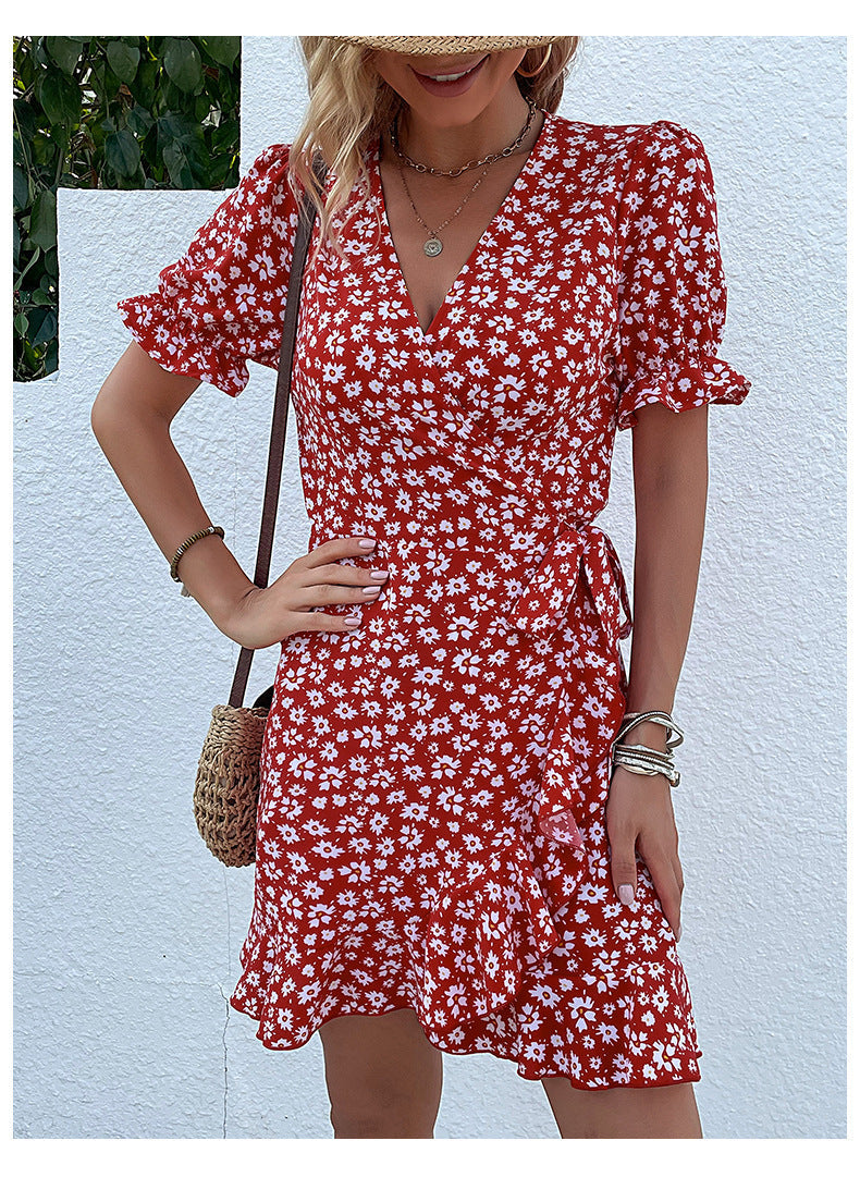 Robe courte portefeuille à volants fleuris