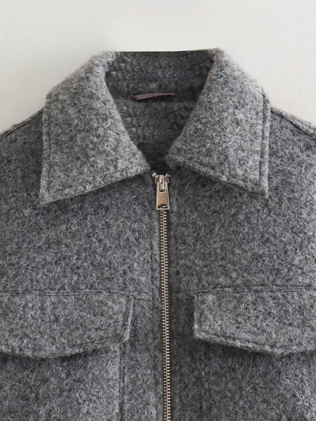 Veste Courte en Laine avec Col Polo et Perles