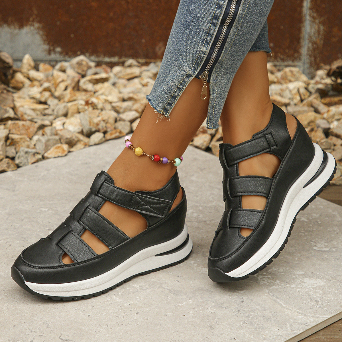 Chaussures sportives à découpes