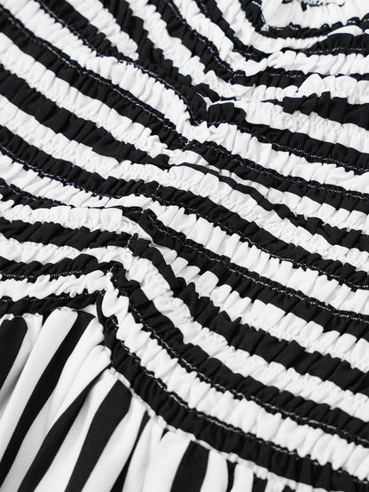 Robe courte à volants et rayures contrastées